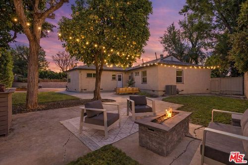 7822 Peach Ave, Van Nuys, CA, 91411-2914 | Card Image