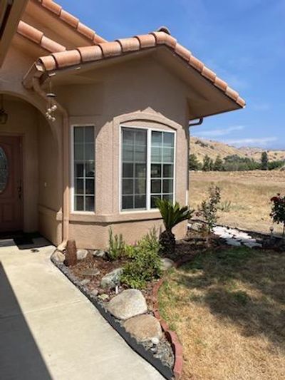 32608 Irish Lane, House other with 2 bedrooms, 2 bathrooms and null parking in Springville CA | Image 1