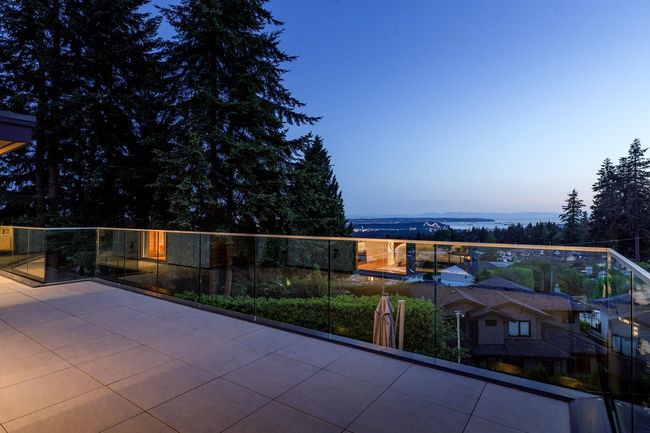 405 Montroyal Boulevard, House other with 7 bedrooms, 5 bathrooms and 6 parking in North Vancouver BC | Image 26