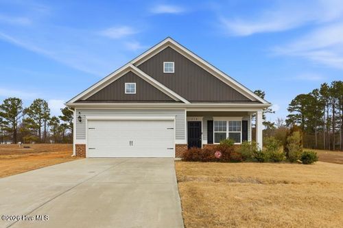 318 Settlers Pointe Dr, Pikeville, NC, 27863-8140 | Card Image