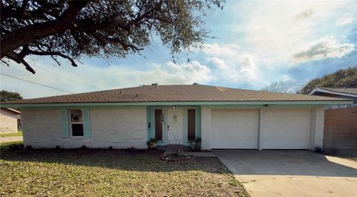 126 N Janin Cir, Portland, TX, 78374-1412 | Card Image