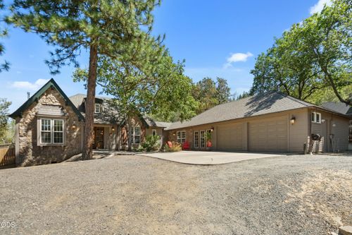 225 Andesite Dr, Jacksonville, OR, 97530-9351 | Card Image