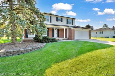 102 Hampshire Drive, Home with 4 bedrooms, 3 bathrooms and null parking in Troy MI | Image 2