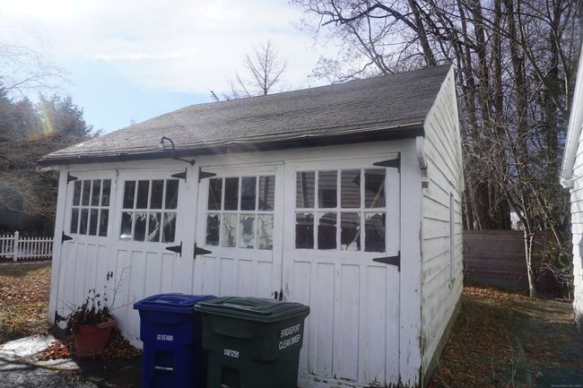 1057 Briarwood Ave, House other with 4 bedrooms, 1 bathrooms and 4 parking in Bridgeport CT | Image 5