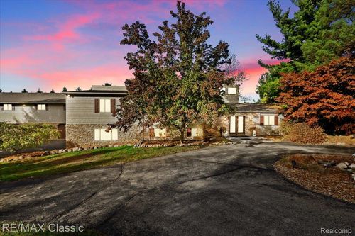 2345 E Commerce St, Milford, MI, 48381-1446 | Card Image
