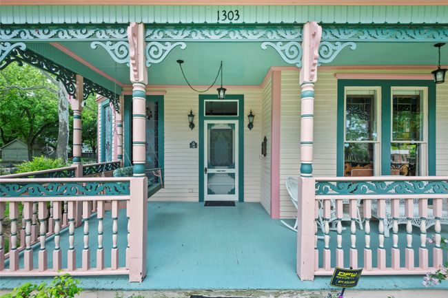 View of exterior entry featuring covered porch | Image 33