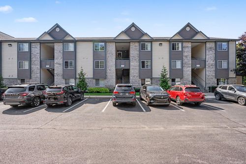 17-18400 N Ridge Ct, Spring Lake, MI, 49456-8941 | Card Image