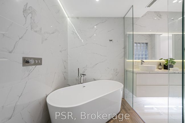184 Strachan Ave, House attached with 5 bedrooms, 5 bathrooms and 1 parking in Toronto ON | Image 22