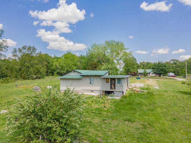 2724 She Boss Rd, House other with 2 bedrooms, 2 bathrooms and 4 parking in Duck River TN | Image 39