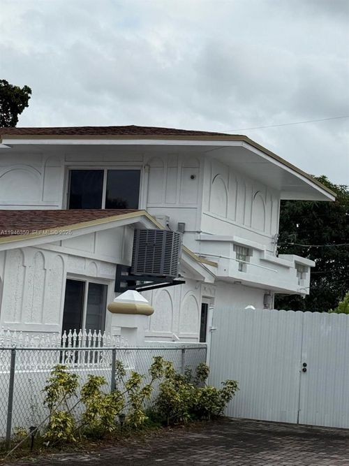 2-730 Curtiss Dr, Opa-Locka, FL, 33054 | Card Image