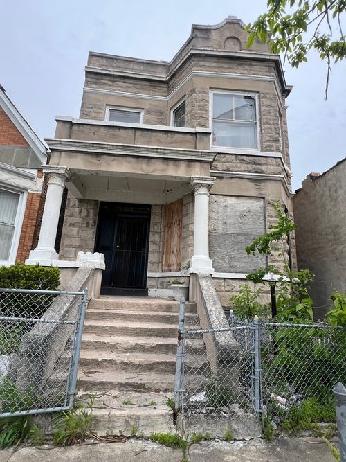 4004 W Van Buren St, CHICAGO, IL, 60624-2746 | Card Image