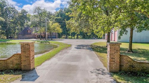 29200 Walker Rd, Harrisonville, MO, 64701-8142 | Card Image