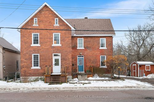 509 Moffat St, Pembroke, ON, K8A3Y2 | Card Image