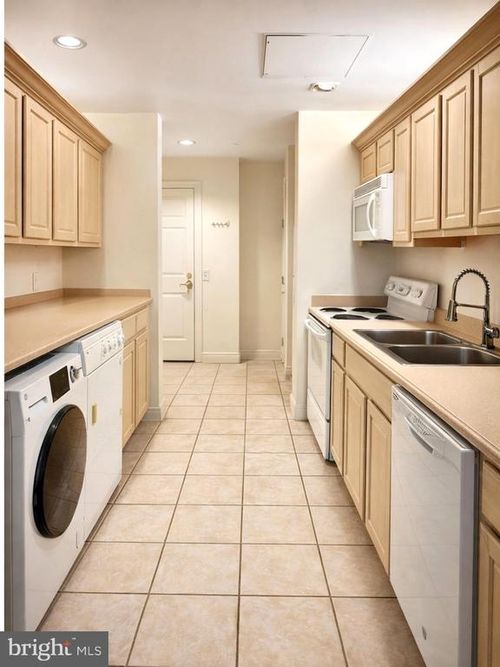 apt-612-1600 Arch St, PHILADELPHIA, PA, 19103-2015 | Card Image