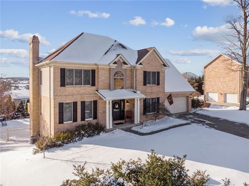 572 Agnes St, Greensburg, PA, 15601-4989 | Card Image