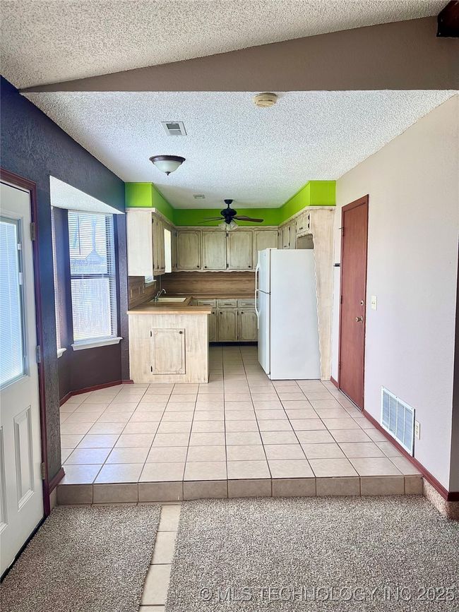 Eat in Kitchen | Image 6