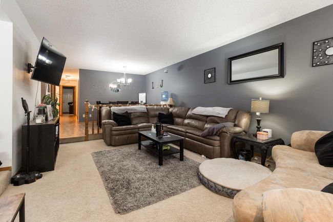 518 12 Street S, Home with 4 bedrooms, 2 bathrooms and 4 parking in Lethbridge AB | Image 3