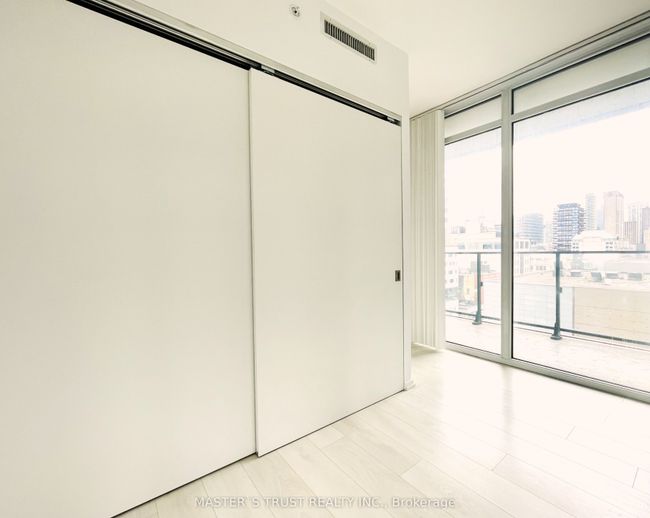 809 - 125 Peter St, Condo with 2 bedrooms, 1 bathrooms and 1 parking in Toronto ON | Image 12