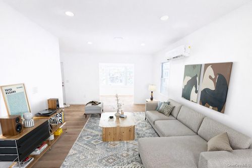 112 198th Street, New York, NY, 11412 | Card Image