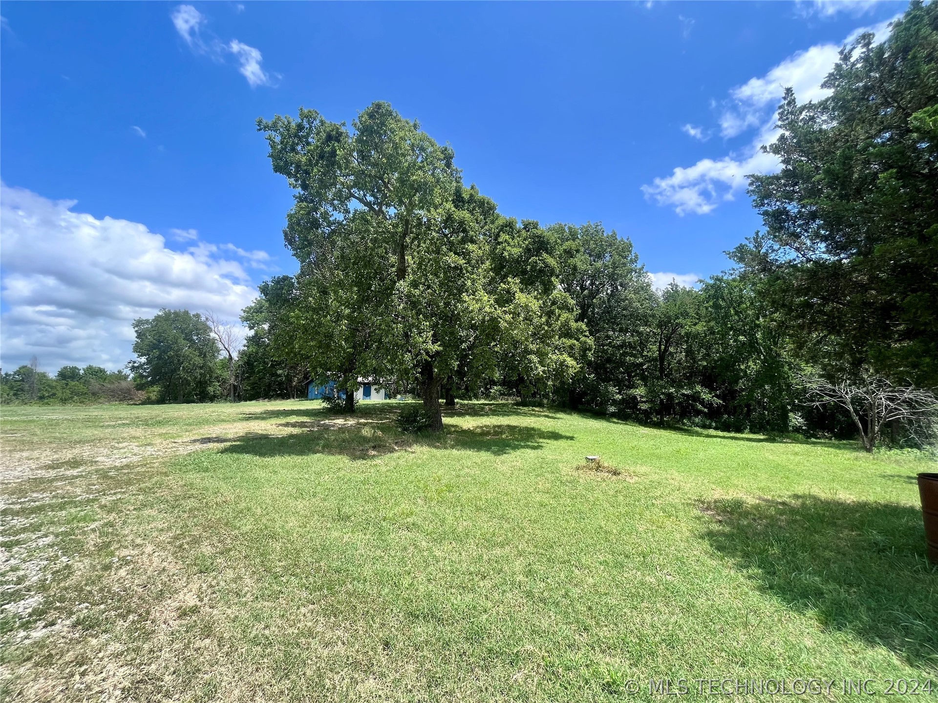 Creek Mine Rd, Henryetta, OK 74437