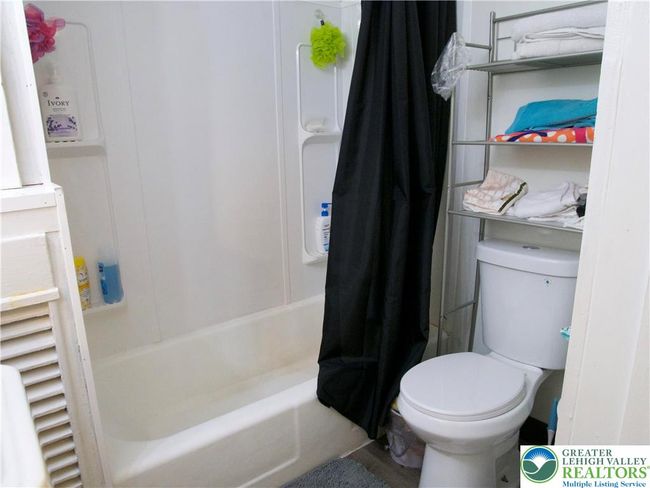 86 Garibaldi Ave, Home with 13 bedrooms, 9 bathrooms and null parking in Roseto PA | Image 15