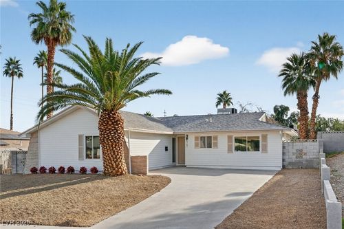 4161 Oxnard Cir, Las Vegas, NV, 89121-6130 | Card Image