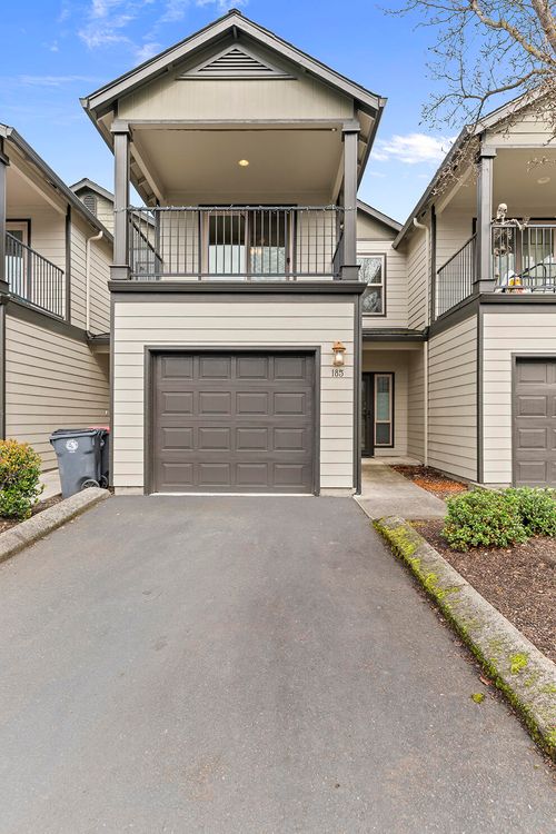 185 Logan Ave, Central Point, OR, 97502-2780 | Card Image