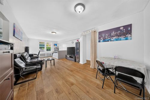 2k-42-40 Bowne St, Flushing, NY, 11355-2806 | Card Image