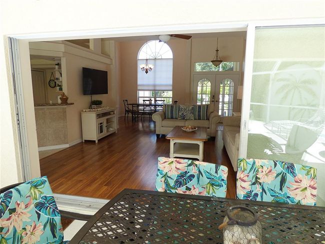 three panels sliding pocket door to the lanai | Image 14
