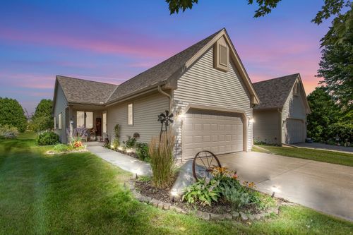 16220232 Butternut Ln, Jackson, WI, 53037-9262 | Card Image