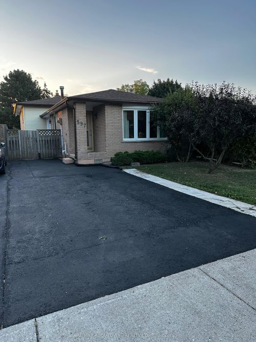 597 Upper Paradise Rd, Hamilton, ON, L9C5P5 | Card Image