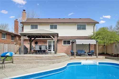 625 Pine Island Cres, Waterloo, ON, N2V1T3 | Card Image