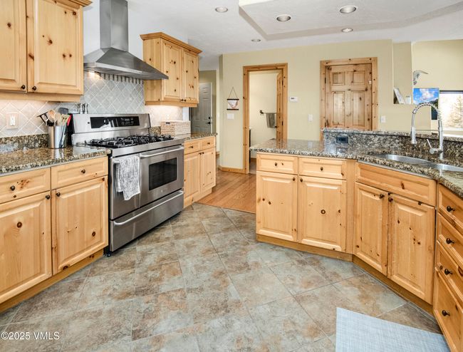 Kitchen | Image 11