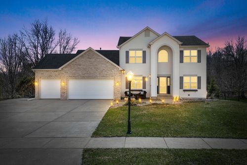 511 Acacia Dr, Grafton, WI, 53024-9610 | Card Image