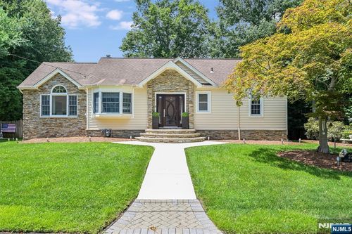 22 Center St, Closter, NJ, 07624-1051 | Card Image