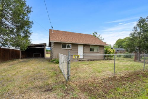 1281 Thomas Rd, Medford, OR, 97501-3817 | Card Image