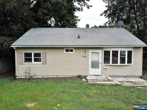 122 Dawes Hwy, Pompton Lakes, NJ, 07442-1507 | Card Image