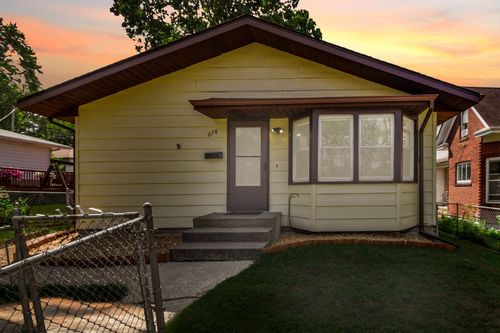 678 Case Ave, Saint Paul, MN, 55106-3702 | Card Image