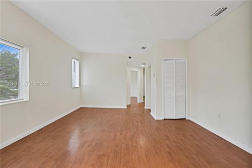 8-109 Nw 6th Ave, Miami, FL, 33128-1557 | Card Image