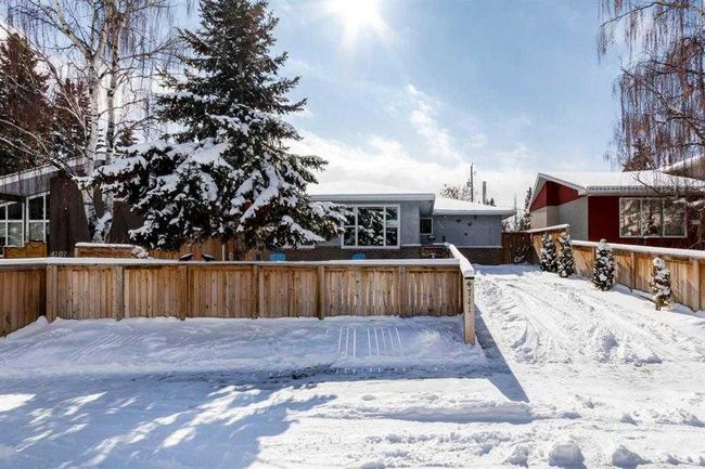 4711 29 Avenue Sw, Home with 3 bedrooms, 1 bathrooms and 3 parking in Calgary AB | Image 2