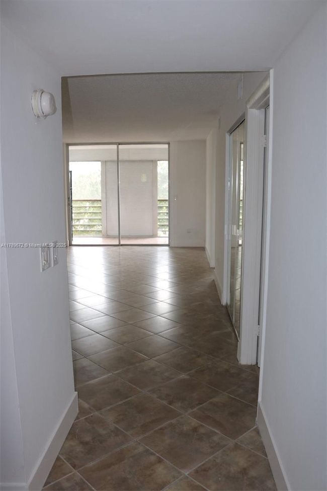 B304 - 3490 Foxcroft Rd, Condo with 2 bedrooms, 2 bathrooms and null parking in Miramar FL | Image 5