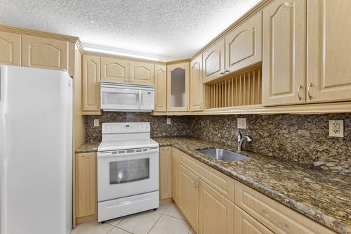 apt-318-9440 Sw 8th St, Boca Raton, FL, 33428-6877 | Card Image