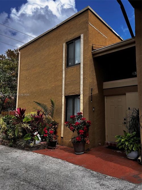 8404 N Missionwood Cir, Miramar, FL, 33025-2908 | Card Image