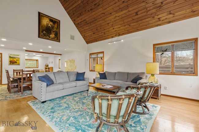 Main House Living Room | Image 9