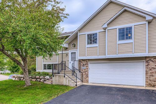 15887 Griffon Path, Apple Valley, MN, 55124-6663 | Card Image