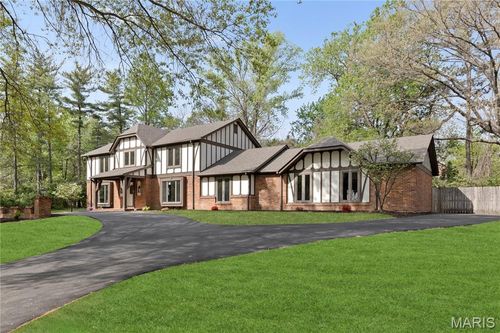 123 Pinehurst Estates Dr, Creve Coeur, MO, 63141-8041 | Card Image