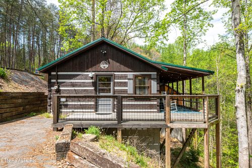 1768 Ridgecrest Dr, Sevierville, TN, 37876-7404 | Card Image