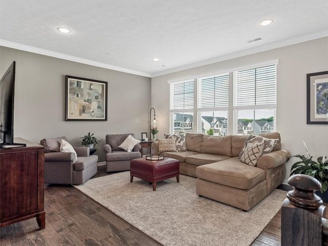 The spacious seating area is ideal for both relaxing and entertaining, with neutral tones and tasteful finishes that suit any décor style. | Image 13