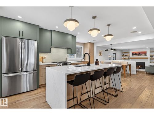 632 Wahstao Rd Nw, Edmonton, AB, T5T2Y4 | Card Image