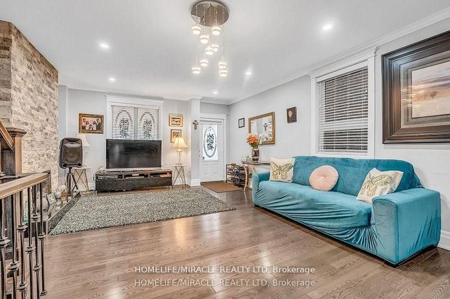 212 Symington Ave, House other with 5 bedrooms, 3 bathrooms and 1 parking in Toronto ON | Image 5